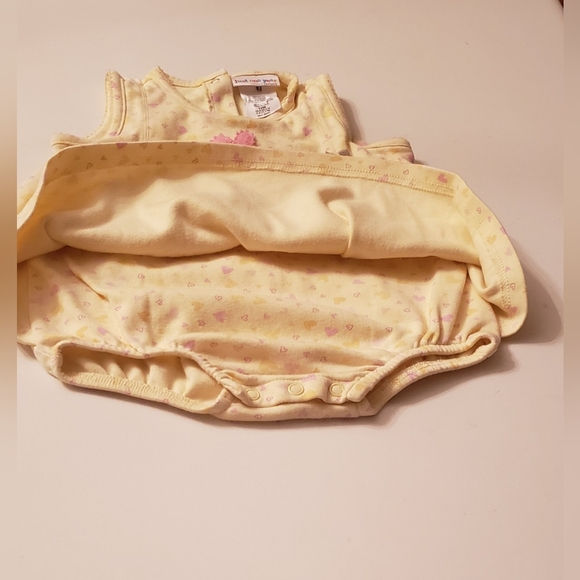 Carters One Year division Sunsuit for infant girls - Picture 5 of 5